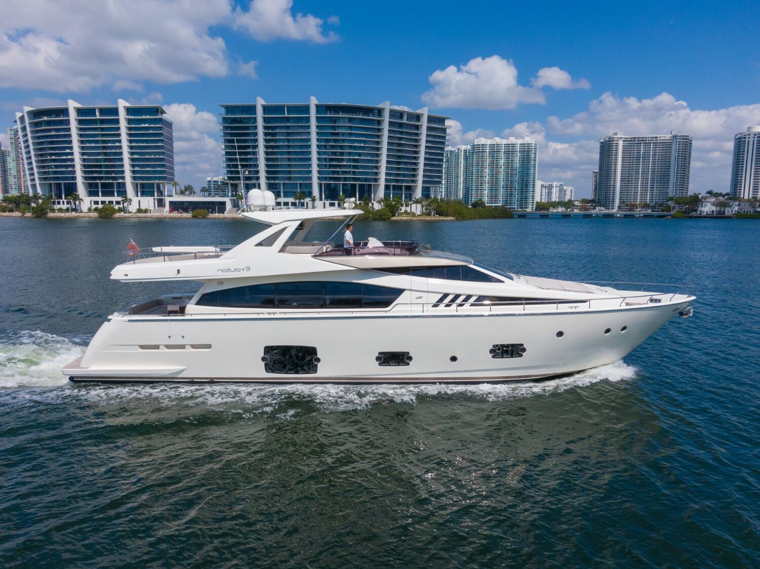 2013 Ferretti Yachts F800